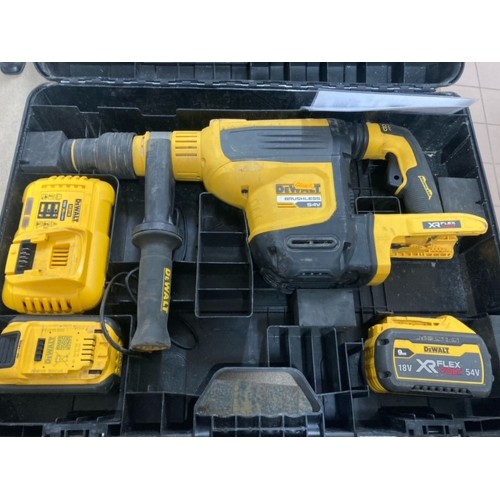 BAZÁR DeWALT DCH614X2 Aku kombi kladivo SDS-Max XR FlexVolt (10,5J/54V/2x9,0Ah) POUŽITÉ!!