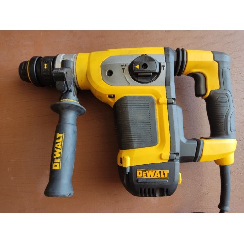 BAZÁR DeWALT D25417KT Kombinované kladivo SDS + príslušenstvo, 4,2 J PO SERVISE!! BAZÁR DeWALT D25417KT Kombinované kladivo SDS + príslušenstvo, 4,2 J PO SERVISE!!